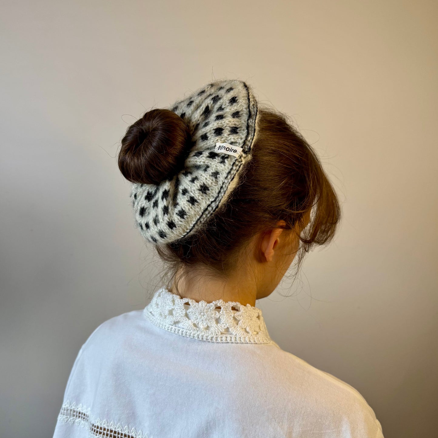 Nênê - Snowflake Scrunchie