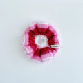 Nênê Scrunchie, Rose Frost rengi – el örgüsü, merinos karışımlı saç aksesuarı

Nênê Scrunchie in Rose Frost – hand-knitted merino blend hair accessory